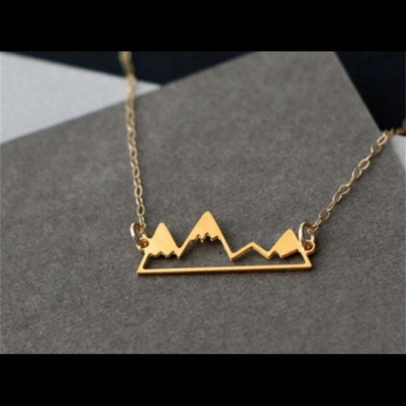 Mountain top necklace in gold - Picture 4 of 5